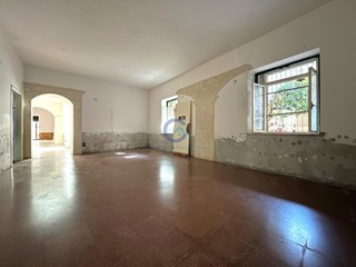 Immobile commerciale in Vendita a Catanzaro, zona Centro storico, 295'000&euro;, 250 m²