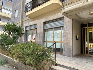 Immobile commerciale in Vendita a Caltanissetta, 98'000€, 110 m²