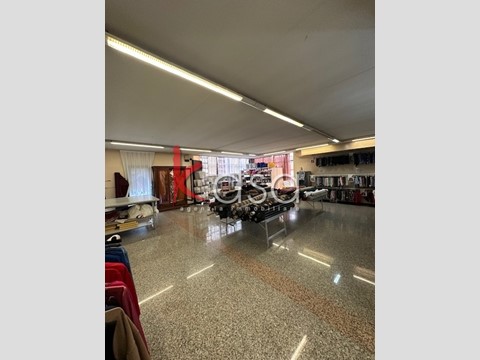 Immobile commerciale in Vendita a Arzignano, 1913 m²