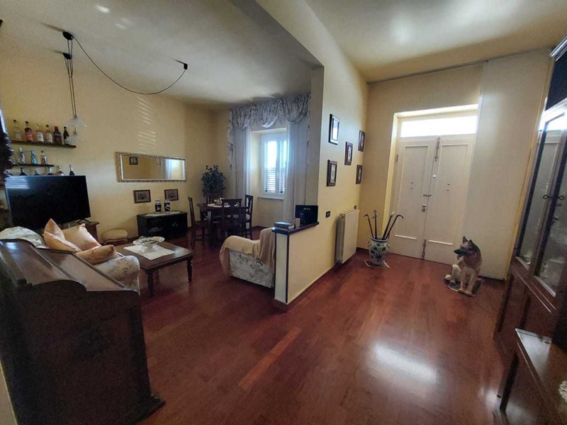Casa Semi Indipendente in Vendita a Castelnuovo Magra, 330'000€, 300 m²