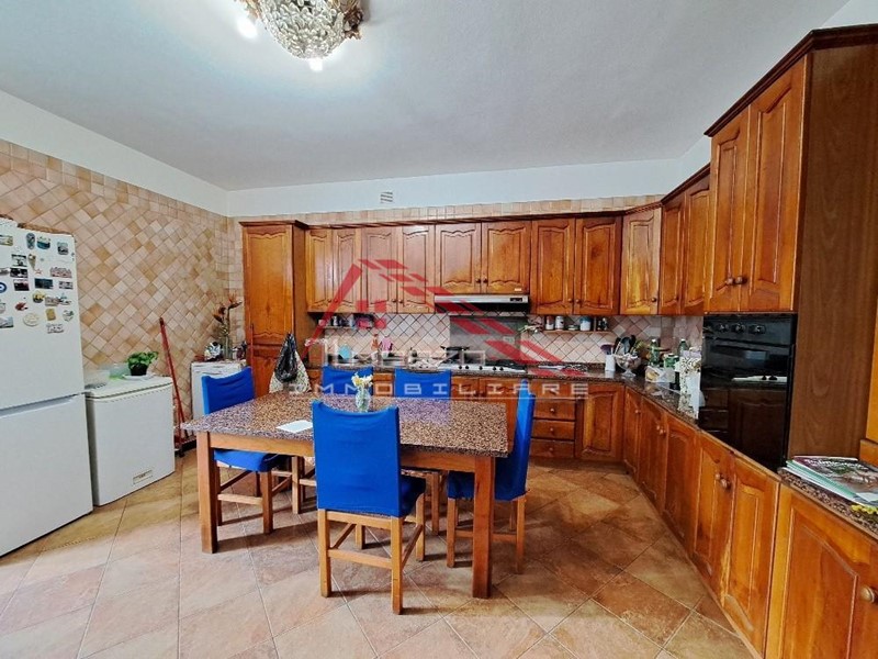 Casa Indipendente in Vendita a Cascina, zona Casciavola, 180'000€, 110 m², con Box