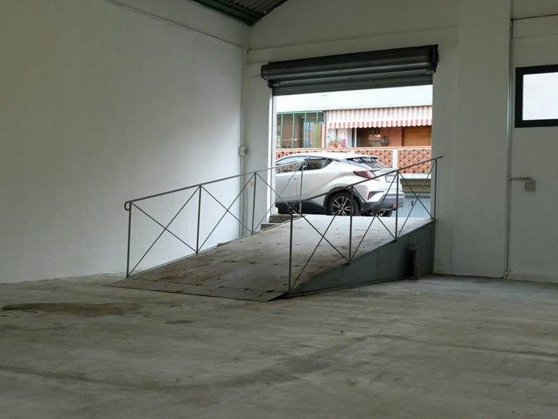 Magazzino in Affitto a Carrara, zona Avenza, 800€, 125 m²