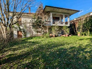 Villa bifamiliare in Vendita a San Giuliano Terme, zona Asciano, 360'000€, 310 m²