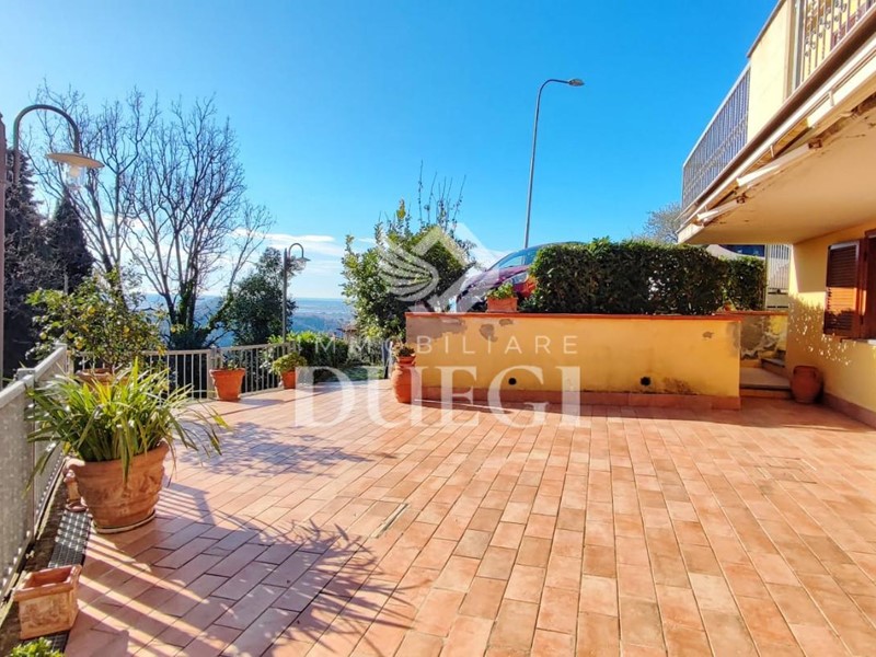 Villa bifamiliare in Vendita a Massarosa, zona Bargecchia, 360'000€, 113 m²