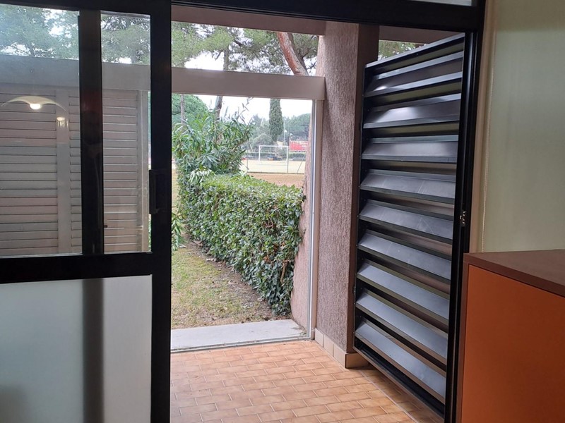 Bilocale in Vendita a Bibbona, zona Marina di Bibbona, 150'000€, 40 m², arredato