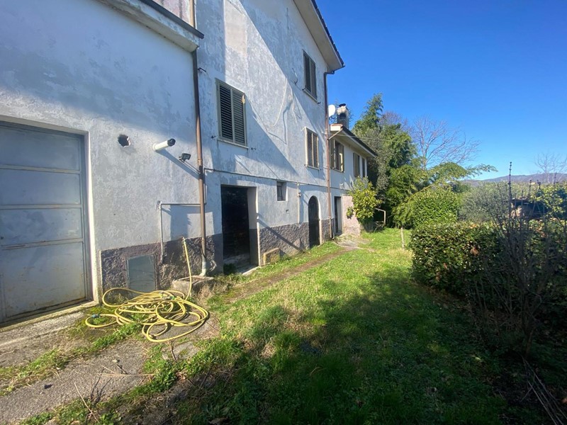 Casa di corte in Vendita a Lucca, zona Mastiano, 540'000€, 650 m²