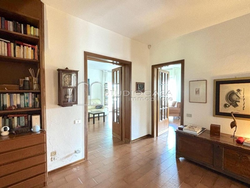 Villa in Vendita a Pisa, 820'000€, 340 m², con Box