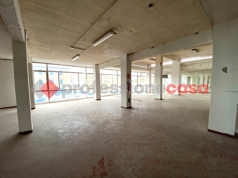 Ufficio in Affitto a Livorno, 2'500€, 740 m²