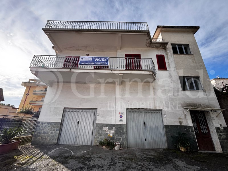 Villa in Vendita a Pellezzano, 235'000&euro;, 209 m²