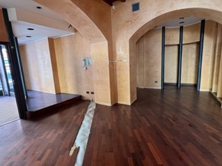 Negozio in Affitto a Civita Castellana, 900€, 85 m²