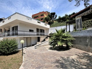 Villa in Vendita a Marano di Napoli, 425'000€, 250 m²