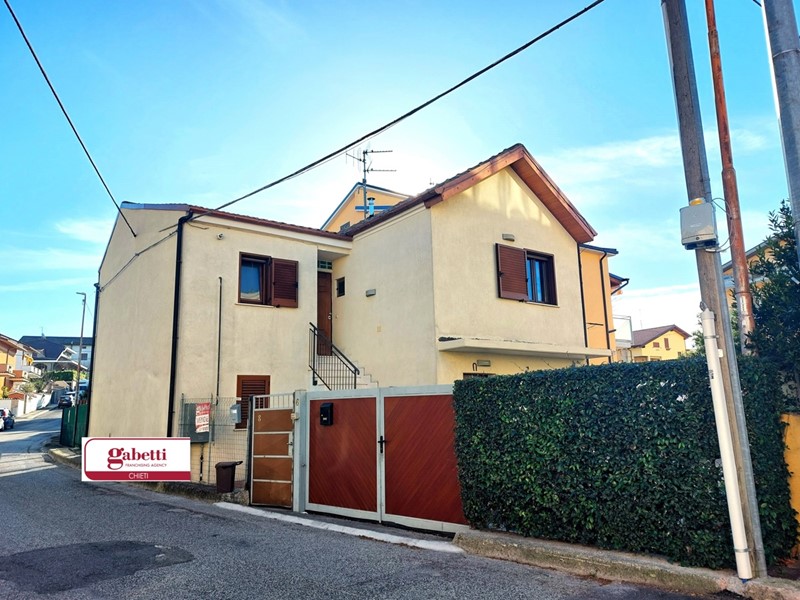 Trilocale in Vendita a Chieti, 90'000€, 60 m², arredato