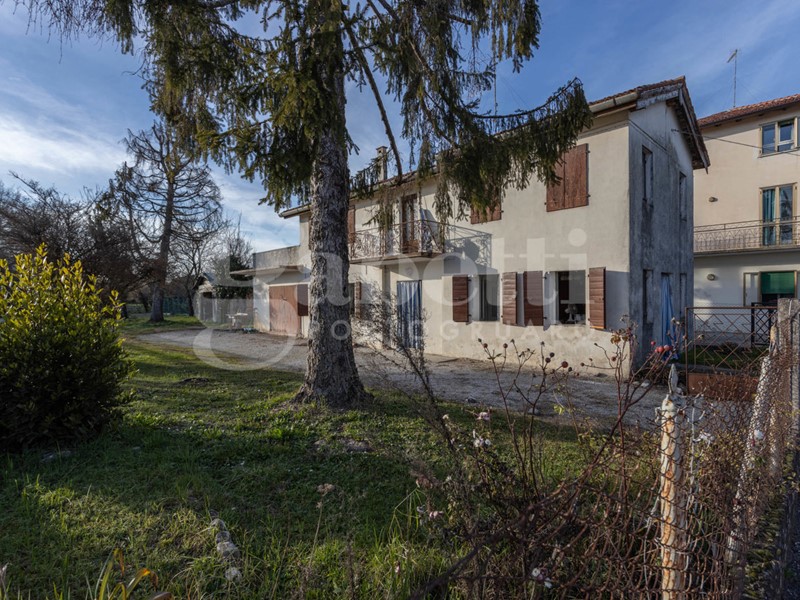 Casa Indipendente in Vendita a Teglio Veneto, 60'000&euro;, 125 m²