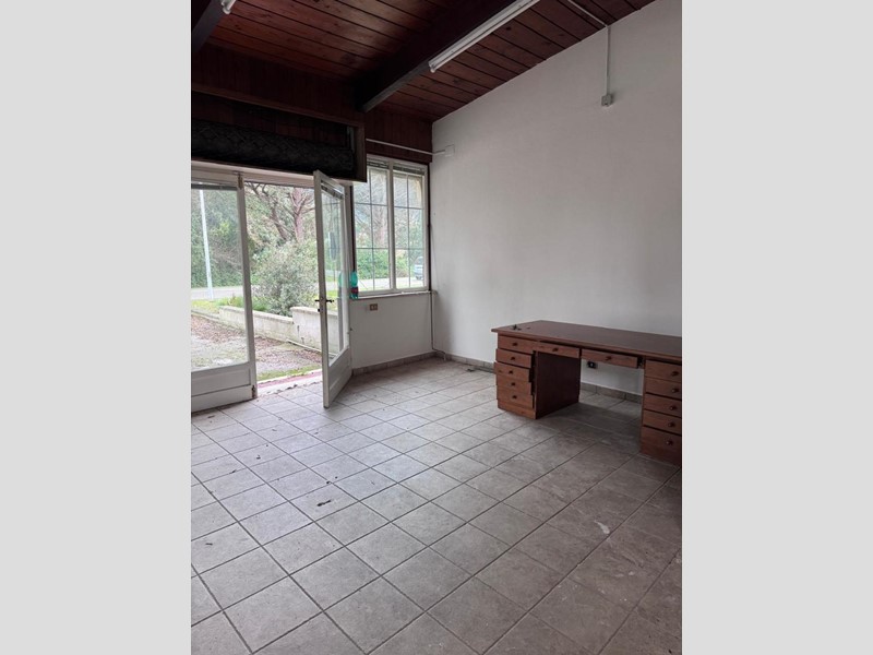 Immobile commerciale in Vendita a San Felice Circeo, 220'000€, 432 m²