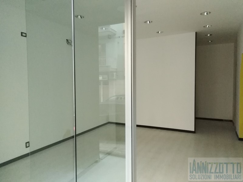 Immobile commerciale in Affitto a Ragusa, 350€, 50 m²