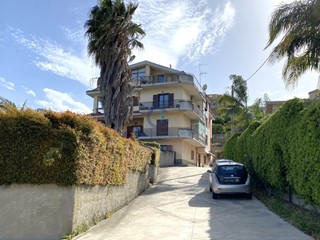 Appartamento in Vendita a Catanzaro, zona Catanzaro Lido, 280'000&euro;, 215 m²