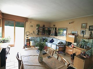 Casa Indipendente in Vendita a Almenno San Bartolomeo, 250 m², con Box