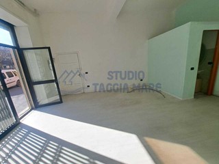 Immobile commerciale in Vendita a Badalucco, 38'000€, 