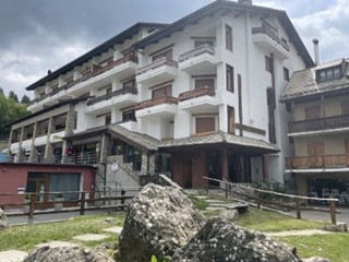 Immobile commerciale in Vendita a Santo Stefano d'Aveto, 31'353€, 170 m²