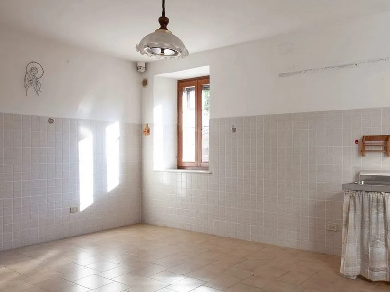 Casa Indipendente in Vendita a Nocera Umbra, 150'000€, 212 m², con Box