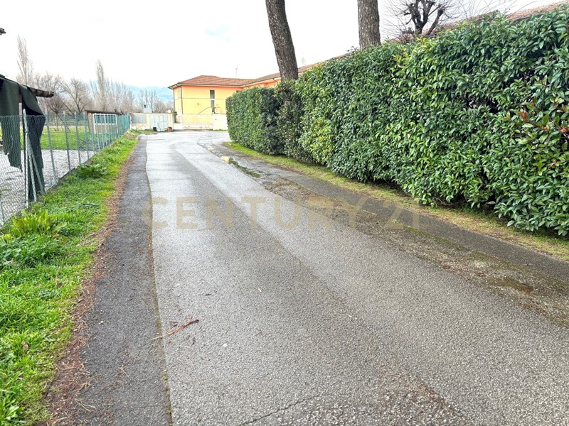 Casa Indipendente in Vendita a Capannori, zona Lammari, 670'000€, 600 m², arredato, con Box