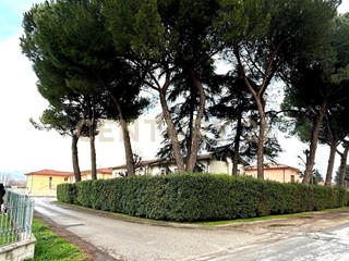 Casa Indipendente in Vendita a Capannori, zona Lammari, 670'000€, 600 m², arredato, con Box