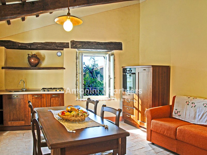 Casa Indipendente in Vendita a Todi, 430'000€, 337 m²