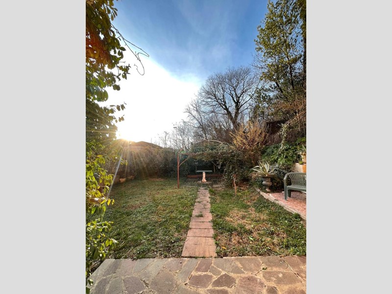 Casa Indipendente in Vendita a Brescia, zona Zona Est, 450'000€, 331 m², con Box