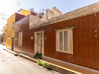 Appartamento in Vendita a Siracusa, zona Belvedere CittÃ  Giardino, 55'000&euro;, 220 m²