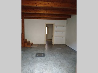 Casa Indipendente in Vendita a Guagnano, zona Via Milano 11, 25'000€, 65 m²