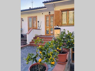 Villetta a schiera in Vendita a Crespina Lorenzana, 205'000€, 130 m², con Box