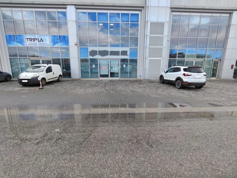 Capannone in Vendita a Pontedera, 285'000€, 270 m²