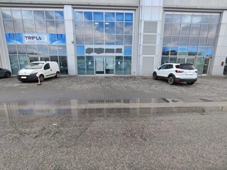 Capannone in Vendita a Pontedera, 285'000€, 270 m²