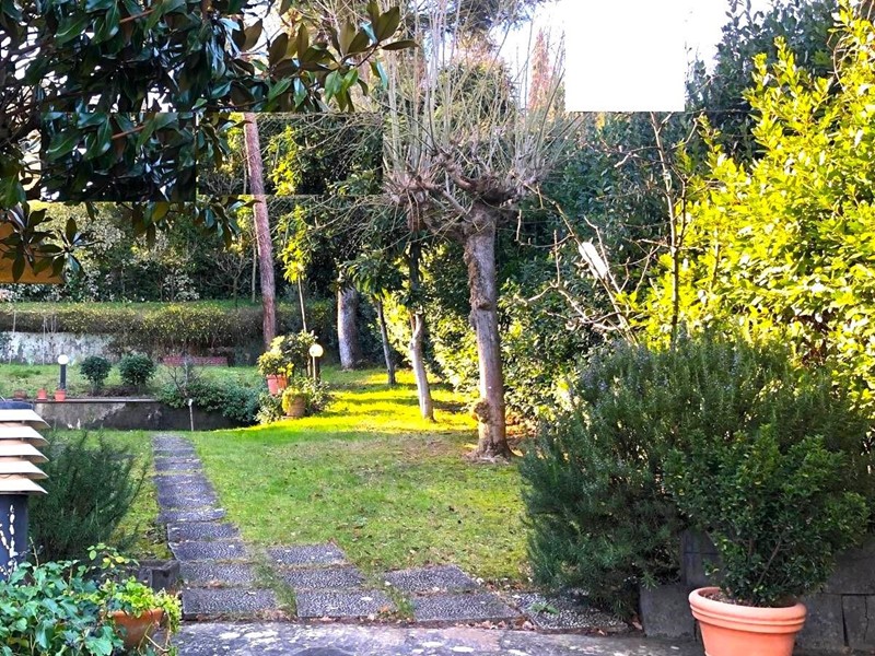 Villa in Vendita a Montelupo Fiorentino, 630'000€, 400 m², con Box
