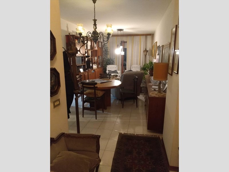 Quadrilocale in Vendita a Carrara, zona Avenza, 240'000€, 85 m², arredato, con Box