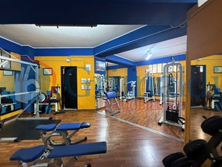 Magazzino in Vendita a Messina, 180'000€, 300 m²