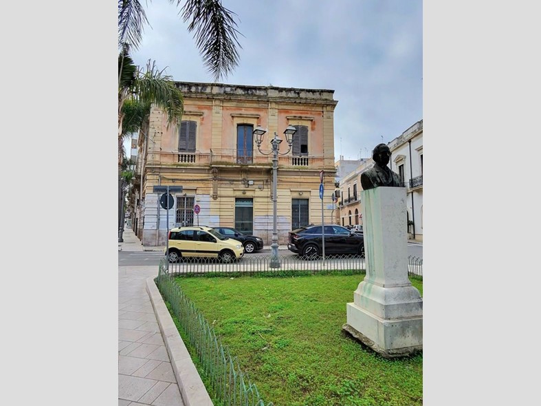 Casa Indipendente in Vendita a Brindisi, 400'000&euro;, 300 m²