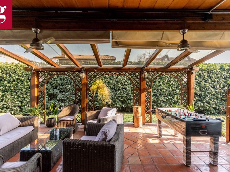 Villa bifamiliare in Vendita a Settimo Milanese, 590'000€, 240 m²