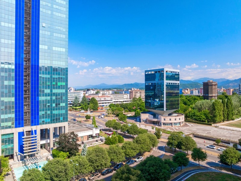 Ufficio in Vendita a Brescia, zona Brescia Due, 515 m², con Box