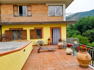Quadrilocale in Vendita a Fosdinovo, 220'000€, 234 m², con Box