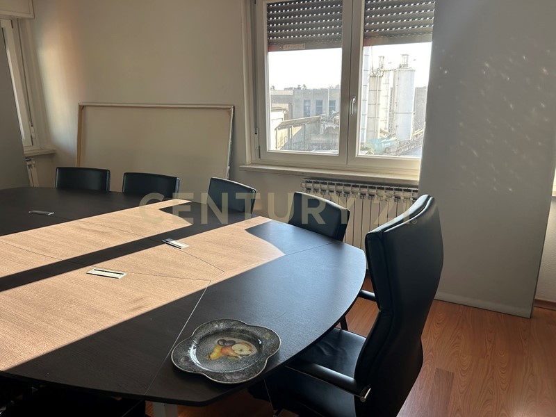 Ufficio in Affitto a San Martino Buon Albergo, 1'600€, 179 m², arredato