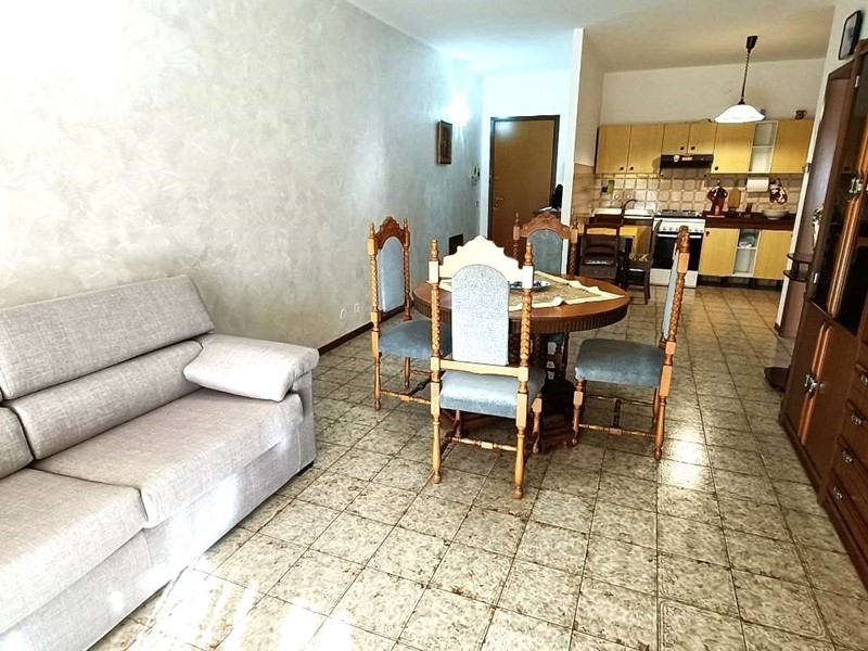 Appartamento in Vendita a Polesella, zona CENTRO, 74'000€, 90 m², con Box