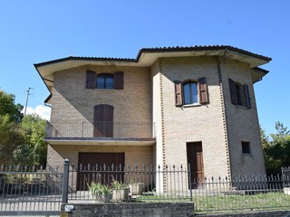 Villa in Vendita a Sant'Agata Feltria, 180'000€, 323 m²