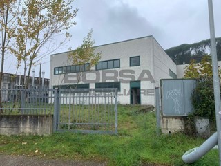 Capannone in Vendita a Capolona, 400'000€, 3000 m²