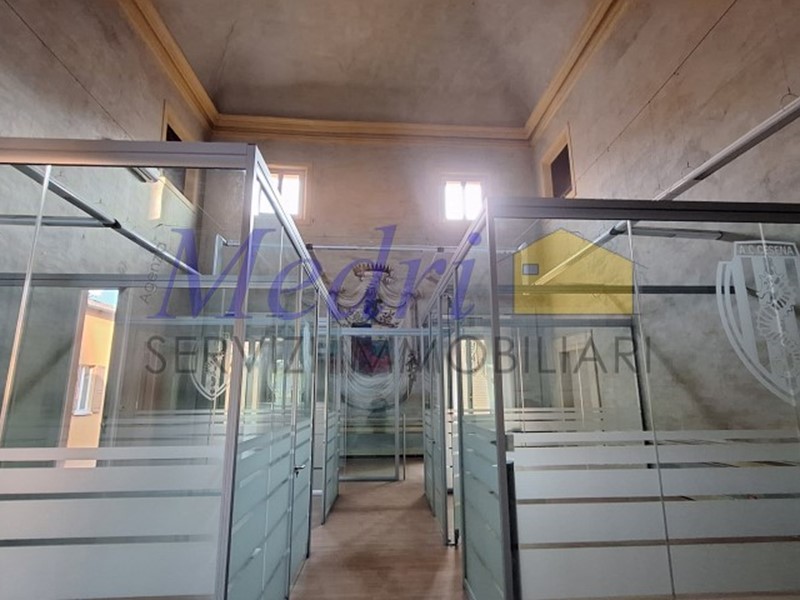 Quadrilocale in Vendita a Cesena, zona Centro Storico, 450'000€, 300 m²