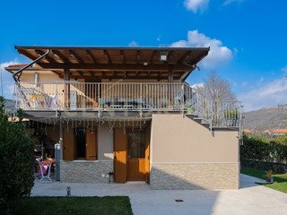 Casa Indipendente in Vendita a Mezzane di Sotto, 590'000€, 342 m², arredato, con Box