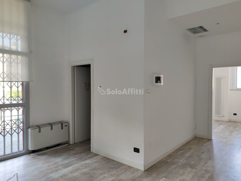 Ufficio in Affitto a Modena, 1'500&euro;, 102 m²