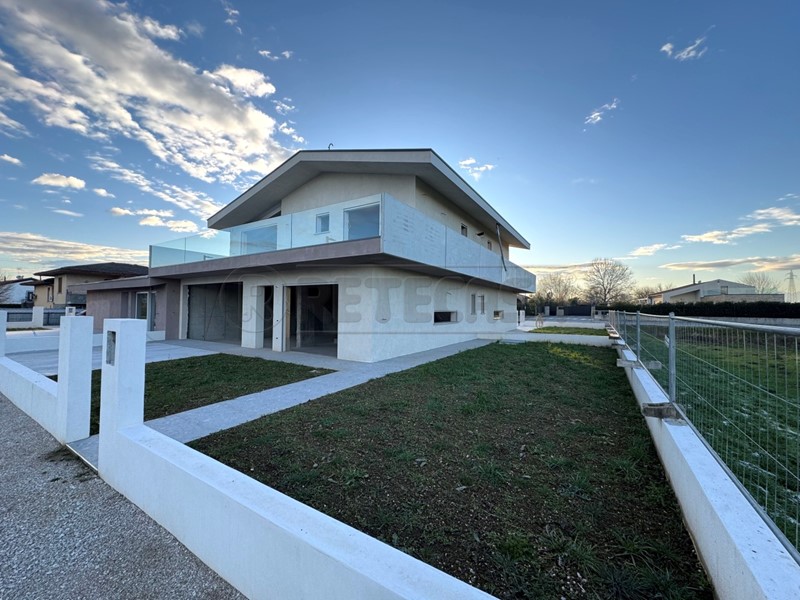 Casa Semi Indipendente in Vendita a Carmignano di Brenta, 365'000€, 175 m², con Box