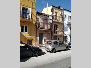 Bilocale in Vendita a Guardialfiera, zona semicentrale, 25'000€, 51 m²