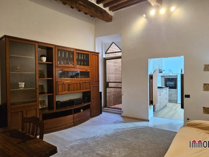 Quadrilocale in Vendita a Colle di Val D'Elsa, 110'000&euro;, 75 m²